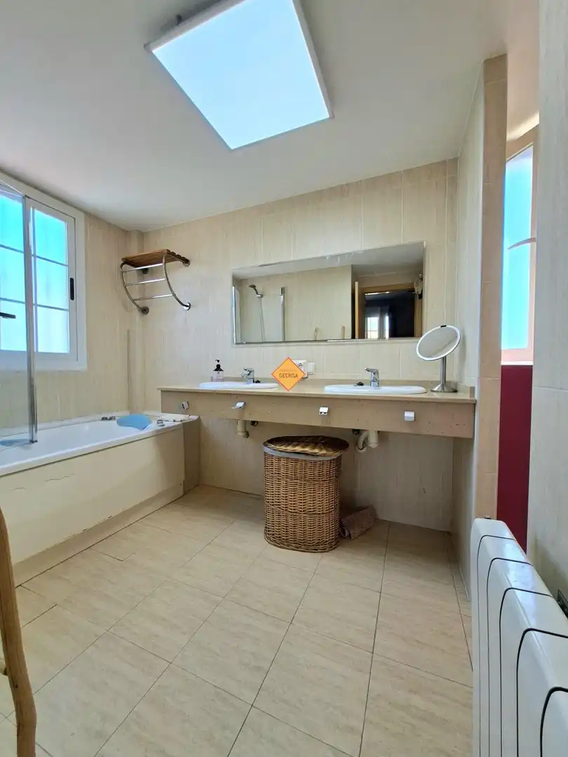 Baño de Casa o chalet en venta en Paterna con Aire acondicionado, Calefacción y Jardín privado