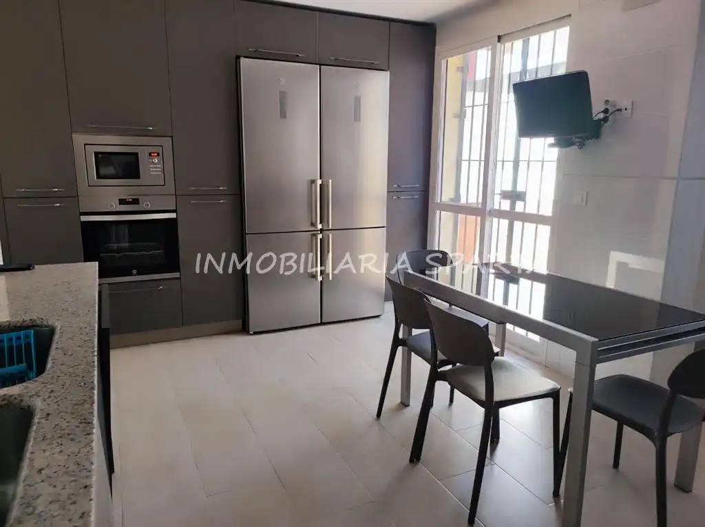 Cocina de Casa adosada en venta en Coria del Río con Aire acondicionado, Terraza y Trastero