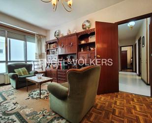 Sala d'estar de Apartament en venda en Pontevedra Capital  amb Aire condicionat, Calefacció i Parquet