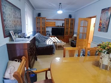 Piso con balcón en venta en Ensanche - Franciscanos