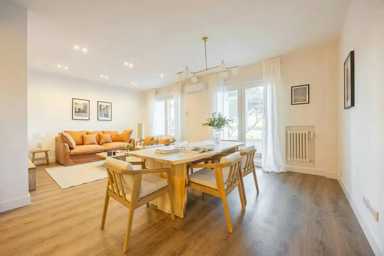 Dining room of Flat for rent in Madrid  with Air Conditioner, Furnished and Washing machine