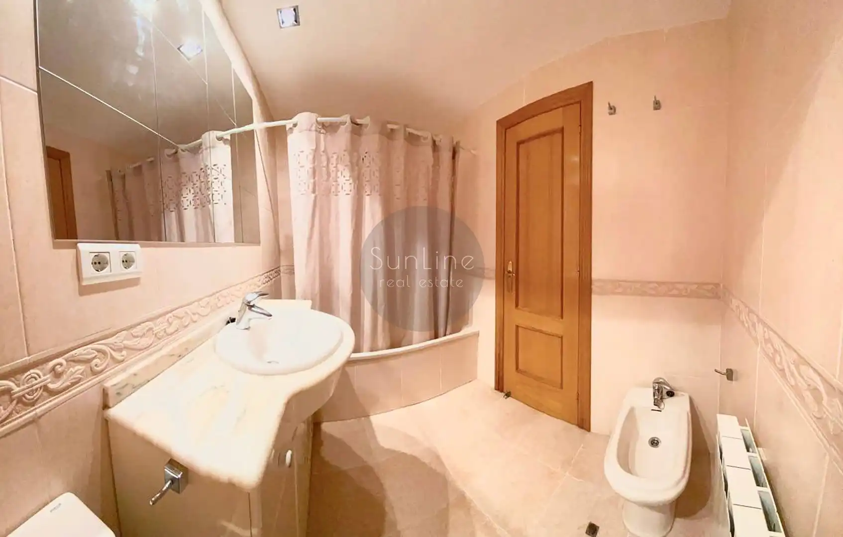 Bathroom of Flat for rent in Valencia  with Air Conditioner, Terrace and Storage room
