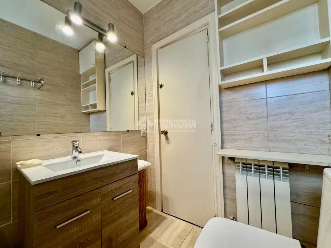 Bathroom of Flat for sale in Madrid  with Heating and Storage room