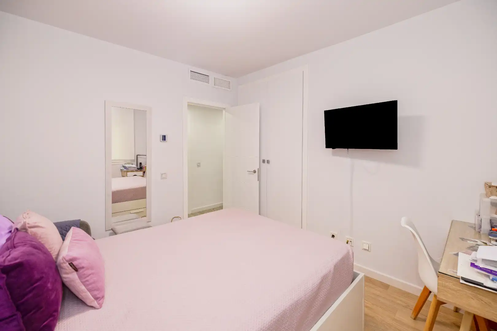 Bedroom of Flat for sale in Málaga  with Air Conditioner, Heating and Terrace