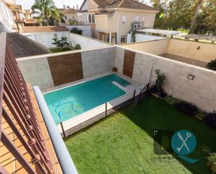 Piscina de Casa adosada en venda en Utrera amb Aire condicionat i Piscina