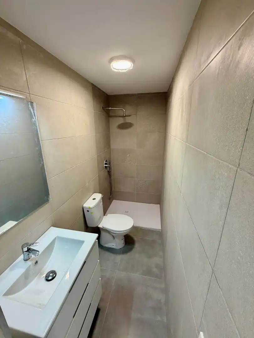 Bathroom of Flat for sale in Fuengirola  with Air Conditioner, Heating and Community pool