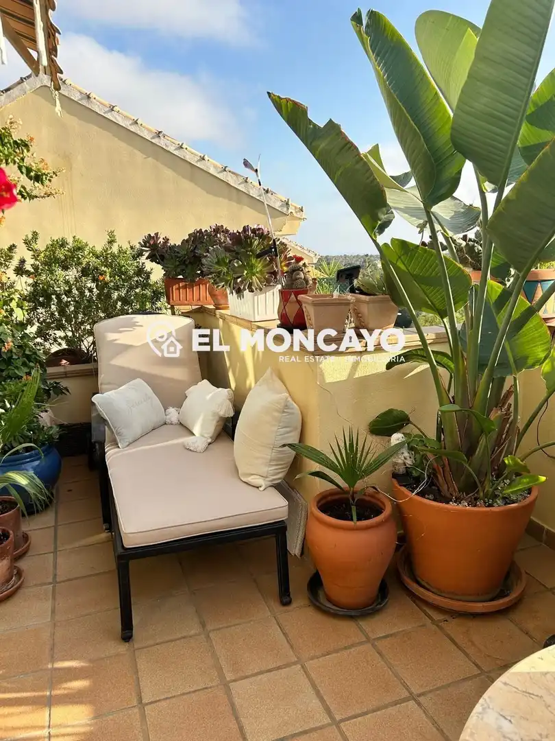 Terrassa de Casa adosada en venda en Orihuela amb Aire condicionat, Calefacció i Jardí privat