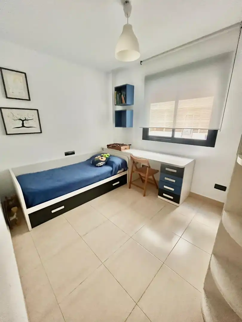 Habitación de Planta baja en venta en Almería con Aire acondicionado, Jardín privado y Terraza