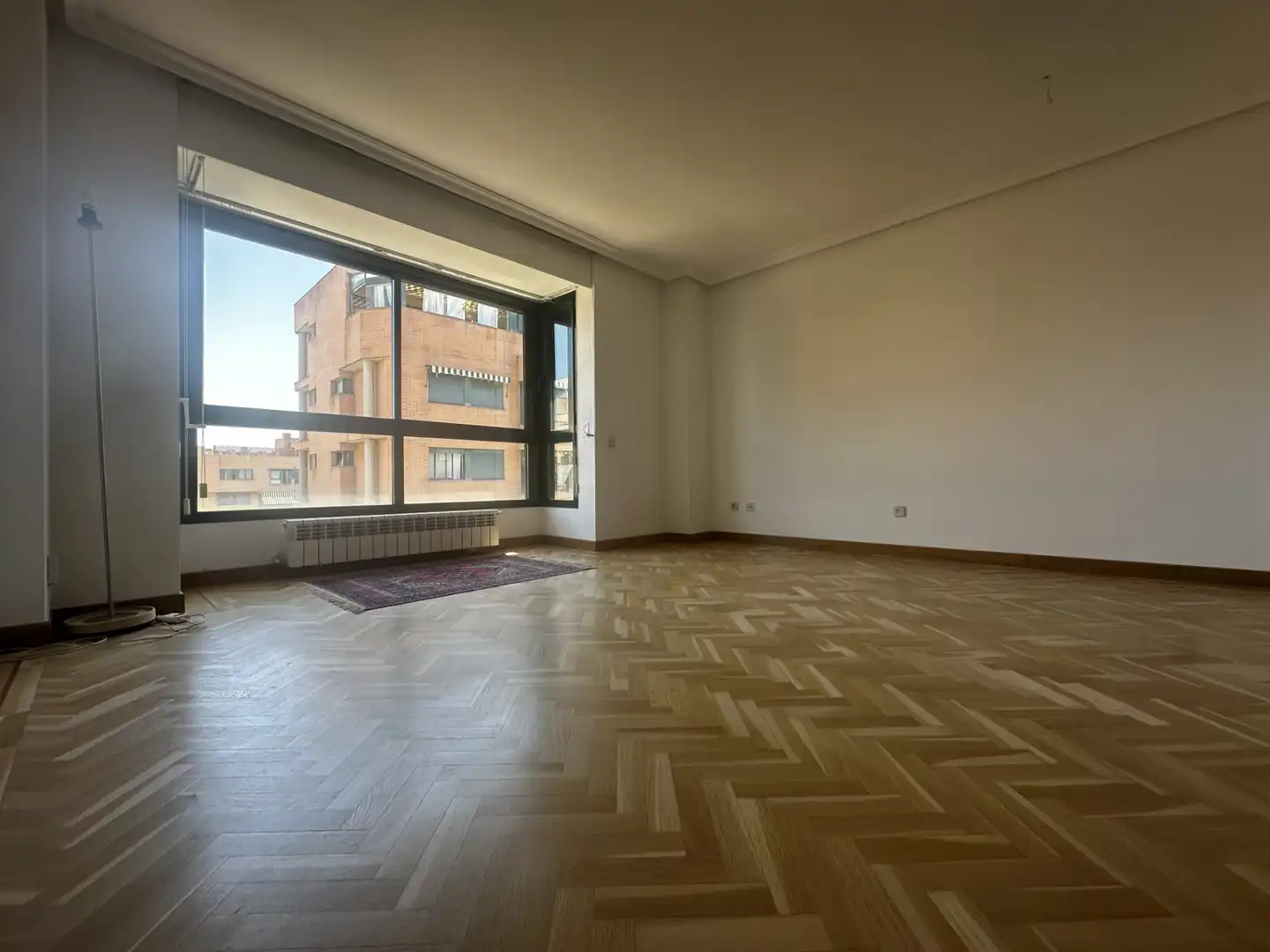 Sala d'estar de Pis en venda en Madrid amb Aire condicionat, Calefacció i Parquet