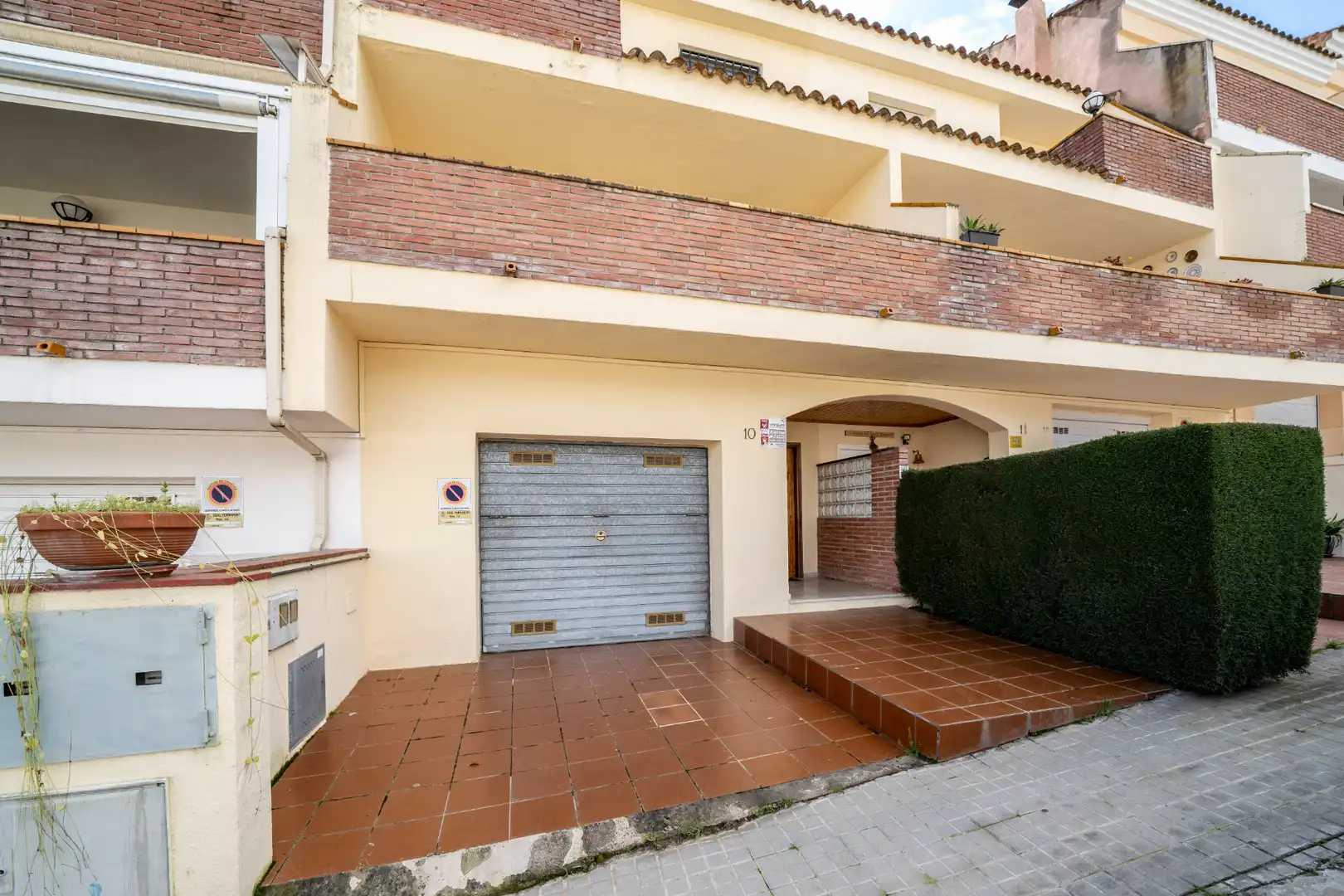 Vista exterior de Casa adosada en venda en Arenys de Munt amb Aire condicionat, Calefacció i Jardí privat