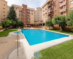 Piscina de Pis en venda en  Granada Capital amb Calefacció, Jardí privat i Parquet