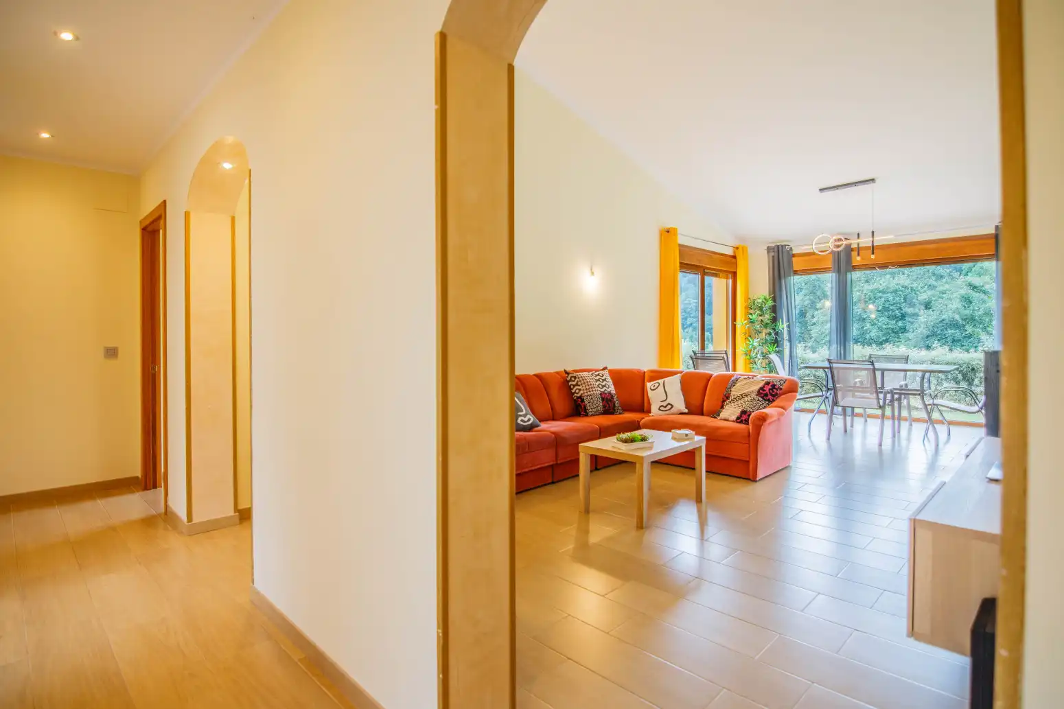 Sala d'estar de Casa o xalet en venda en Ribadesella amb Calefacció, Jardí privat i Terrassa