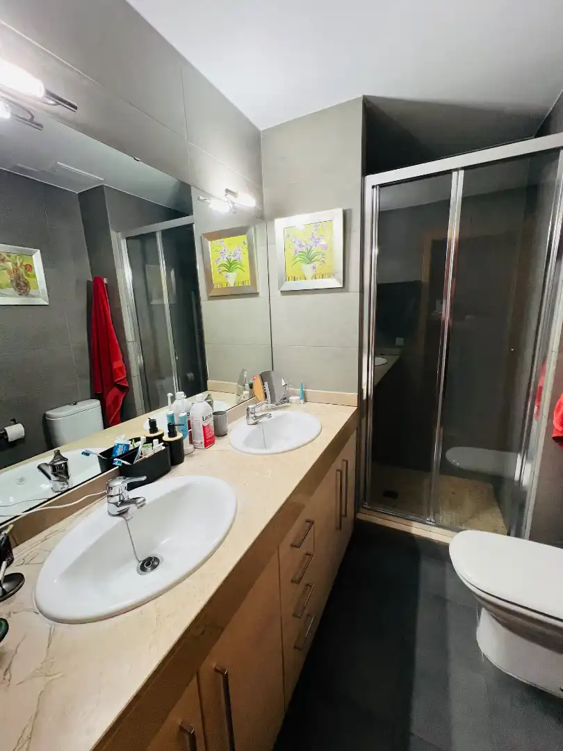 Baño de Casa adosada en venta en Reus con Aire acondicionado, Calefacción y Jardín privado