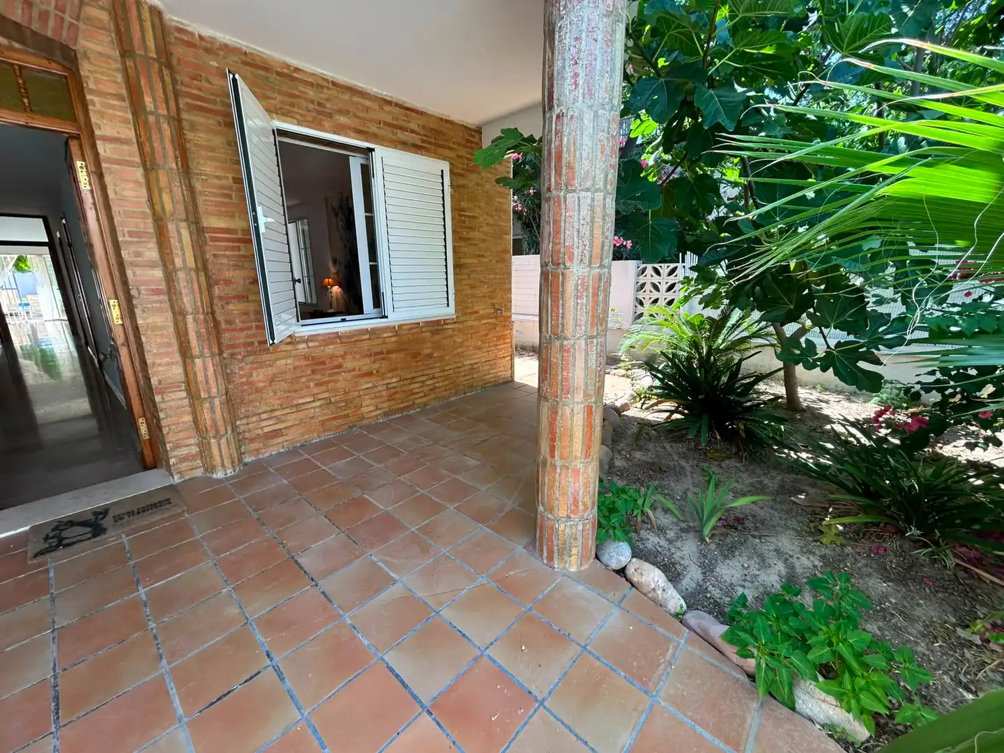 Vista exterior de Casa o xalet en venda en Paterna amb Aire condicionat, Calefacció i Jardí privat