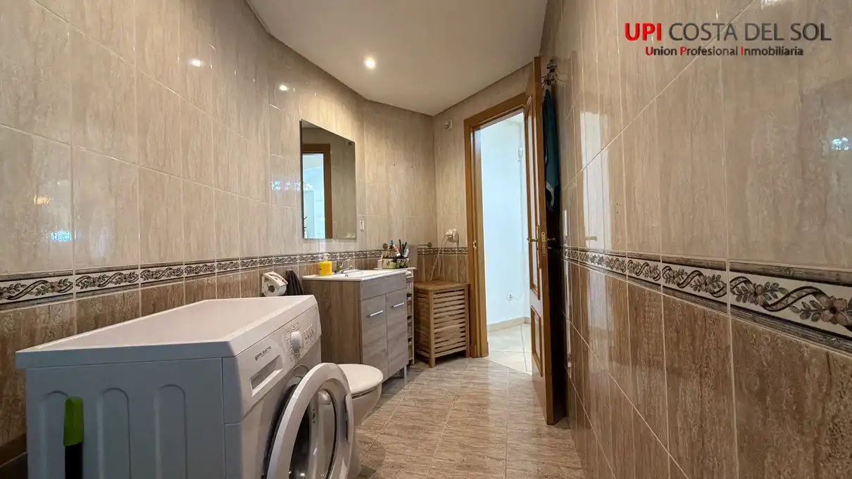 Baño de Piso en venta en Torremolinos con Aire acondicionado, Calefacción y Amueblado