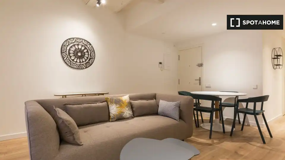 Habitació a Sant Pere, Sta. Caterina i la Ribera
