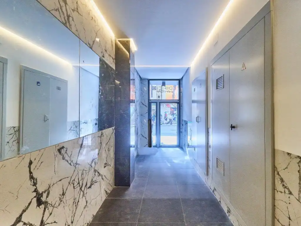 Wohnung zum Verkauf in Fuengirola mit Klimaanlage, Terrasse und Ofen