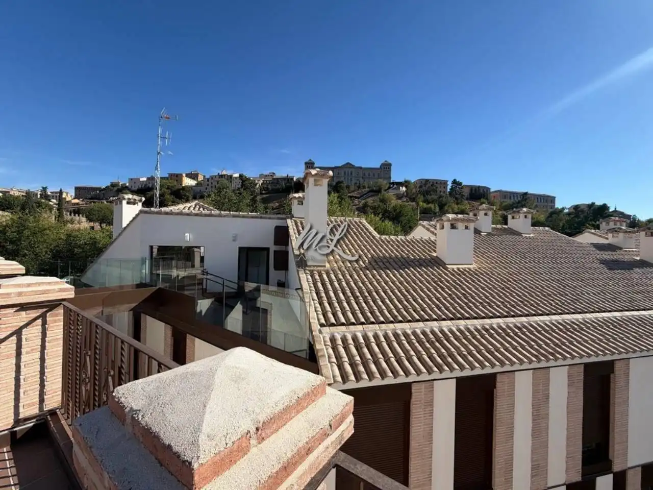 Vista exterior de Dúplex en venda en Toledo amb Calefacció, Traster i Piscina comunitària