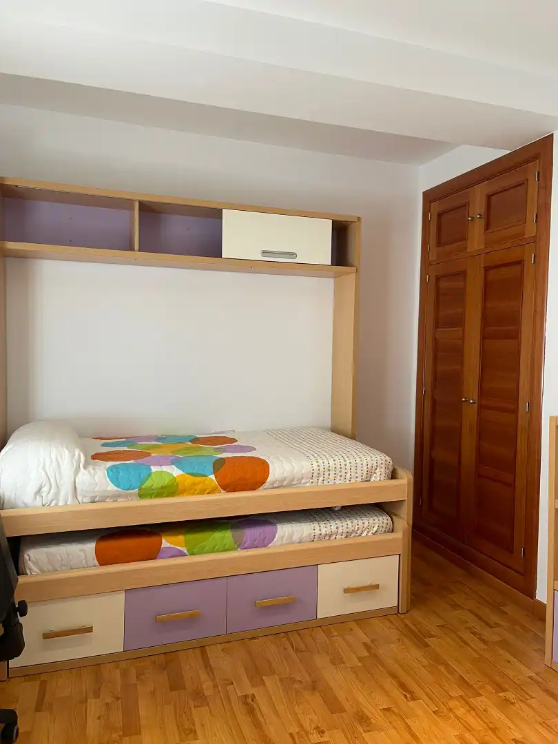 Schlafzimmer von Wohnung zur Miete in Plasencia mit Klimaanlage, Heizung und Möbliert