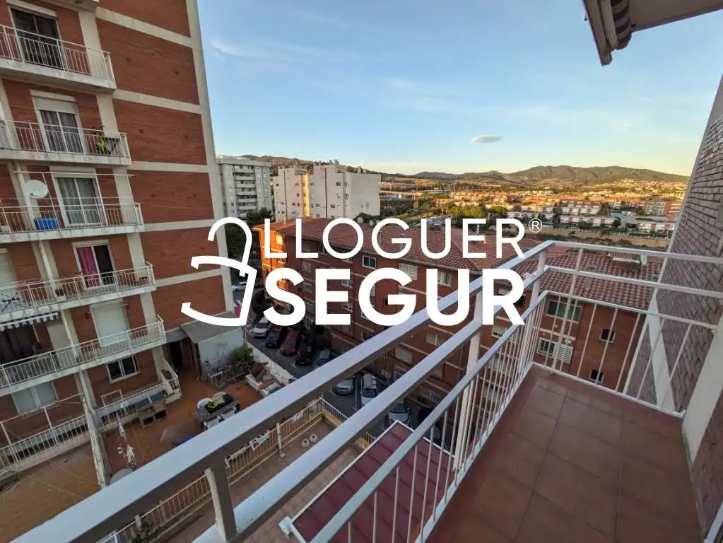 Außenansicht von Wohnung zur Miete in Montgat mit Klimaanlage, Heizung und Terrasse