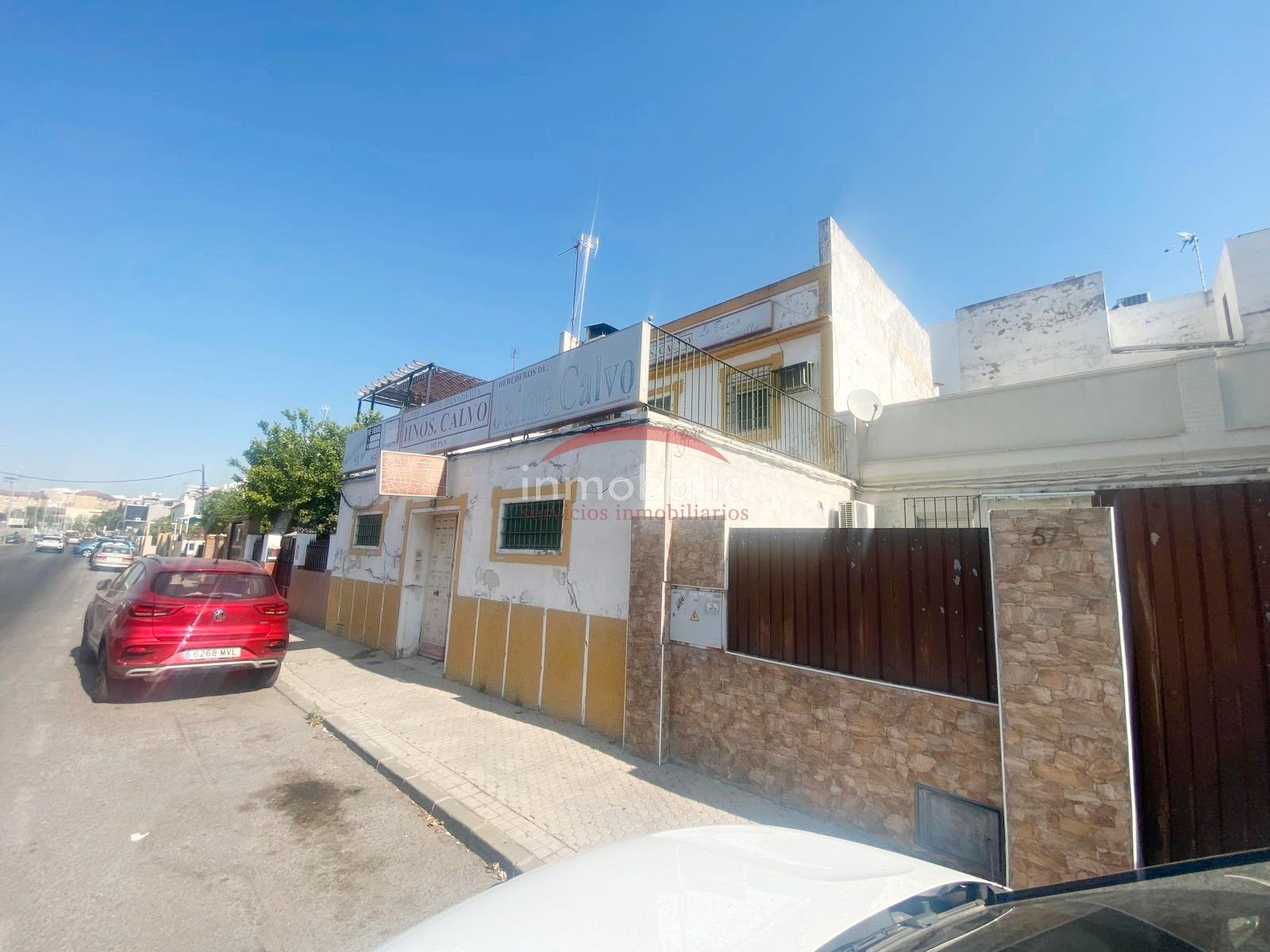 Exterior view of Single-family semi-detached for sale in  Sevilla Capital