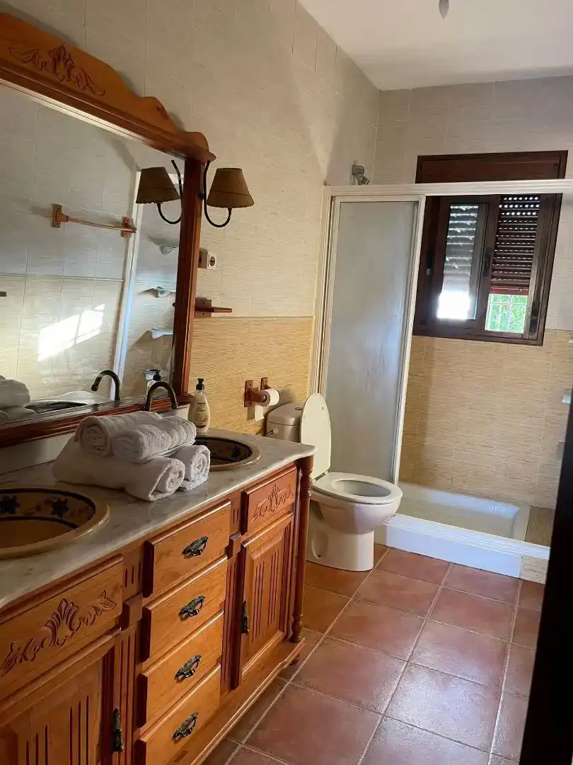Baño de Casa o chalet de alquiler en Álora con Aire acondicionado, Jardín privado y Piscina