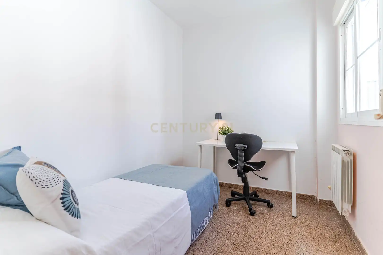 Dormitori de Apartament en venda en Churriana de la Vega amb Jardí privat i Piscina comunitària