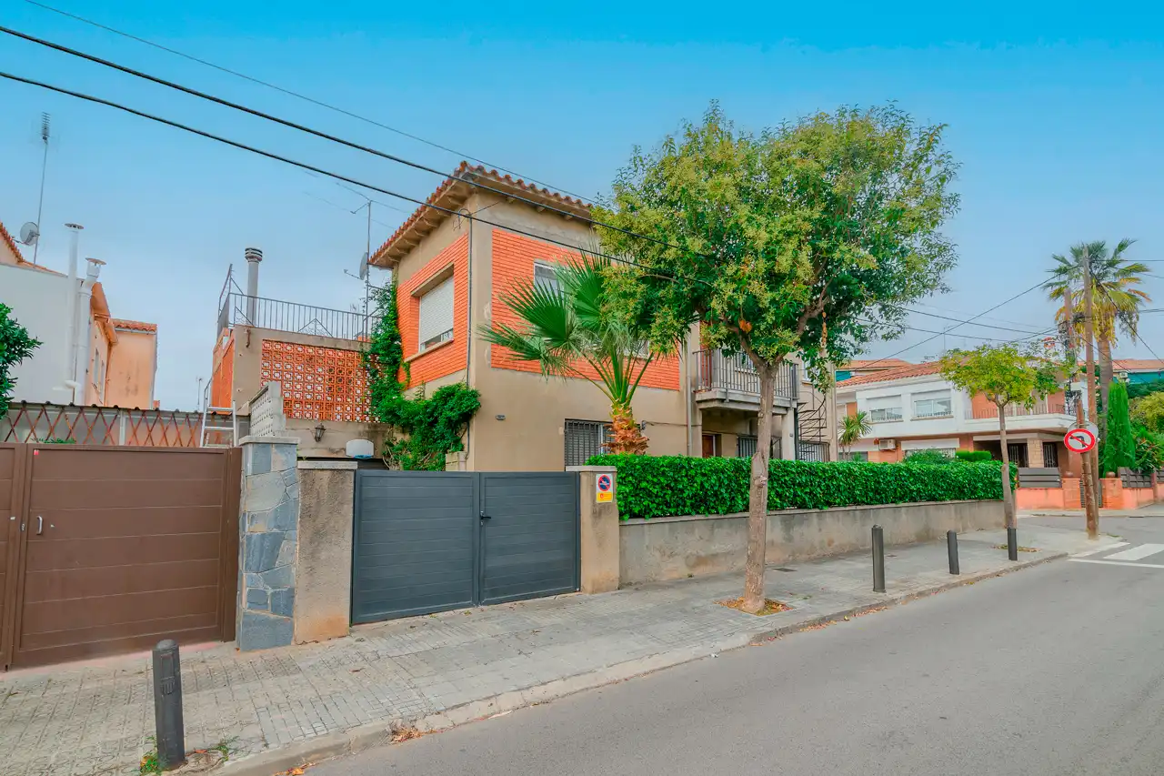 Vista exterior de Casa o xalet en venda en Gavà amb Aire condicionat, Calefacció i Terrassa