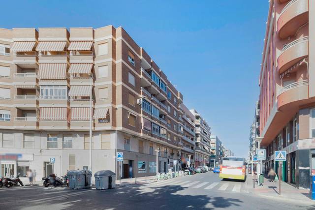 Local comercial en Alquiler en PZ BARCELONA Nº 4 00001 en Reina Victoria - Miguel Hernández