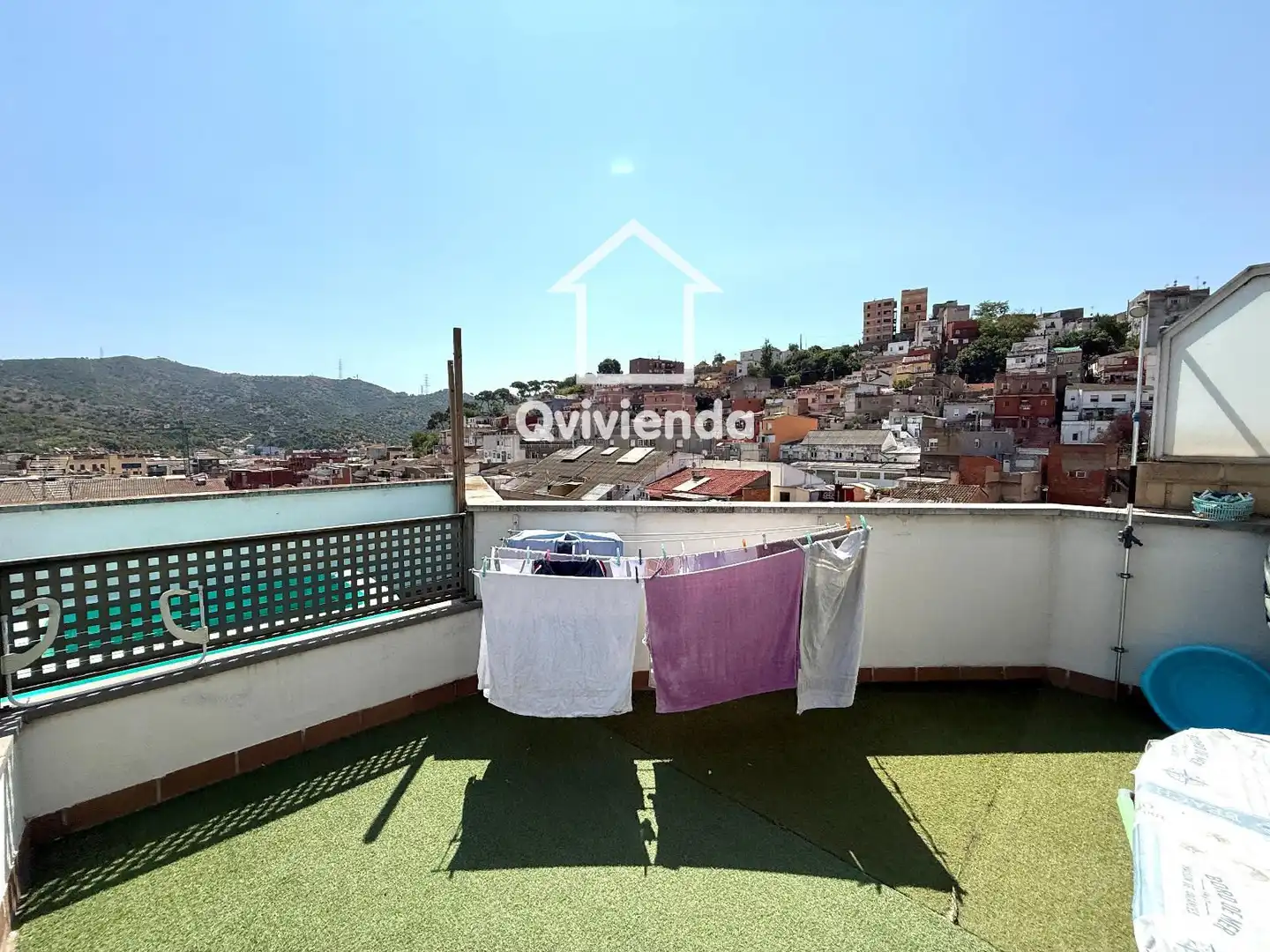 Vista exterior de Pis en venda en Montcada i Reixac amb Terrassa i Balcó