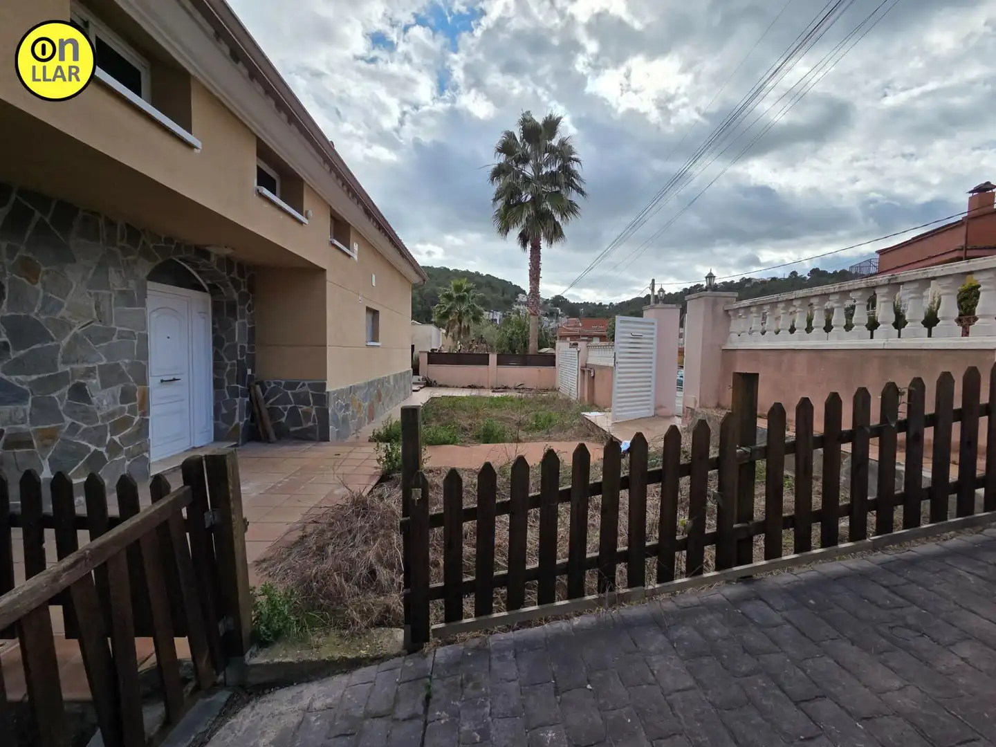 Vista exterior de Casa o xalet en venda en Canyelles amb Piscina comunitària
