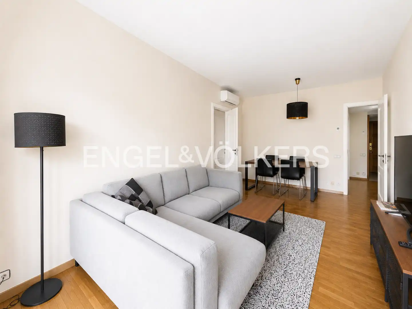 Sala d'estar de Pis de lloguer en Barcelona amb Aire condicionat, Calefacció i Parquet