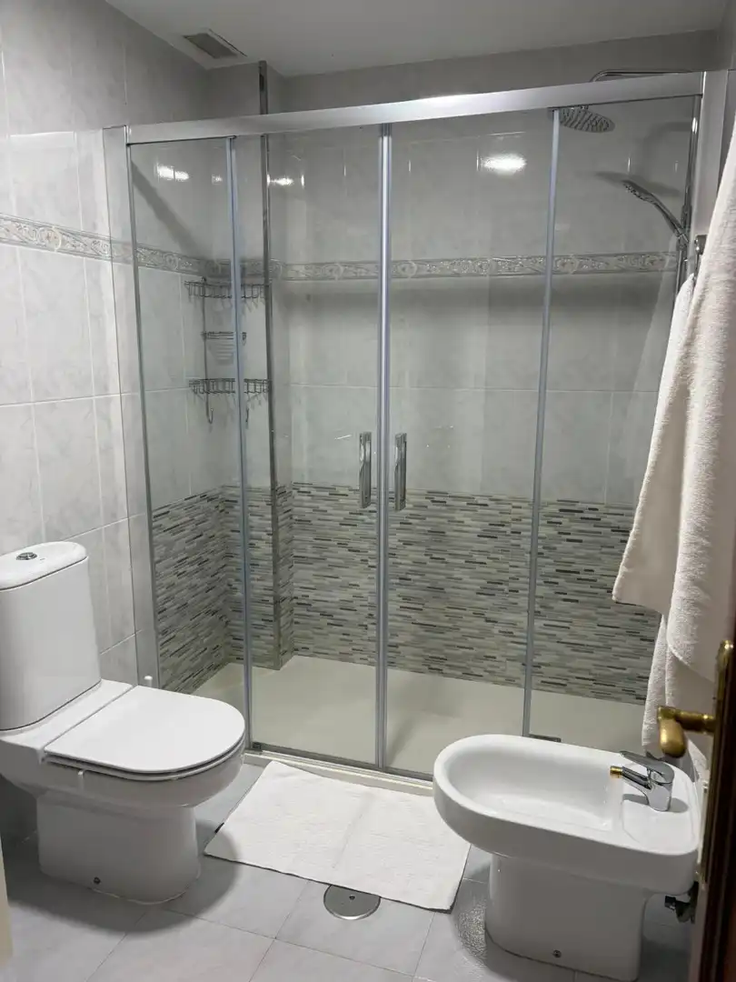 Bathroom of Flat for rent in Cangas   with Furnished and Balcony
