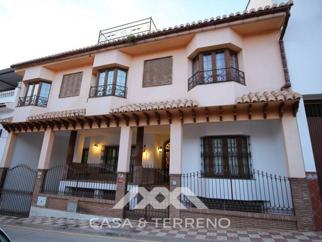 Casa-chalet en Venta en N/A en Benamargosa