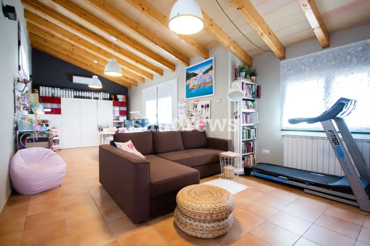 Sala de estar de Casa o chalet en venta en Sant Miquel de Fluvià con Aire acondicionado, Calefacción y Jardín privado