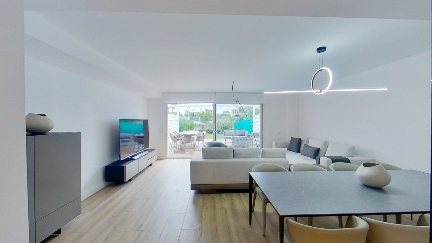 Wohnzimmer von Einfamilien-Reihenhaus miete in Gavà mit Klimaanlage, Heizung und Privatgarten