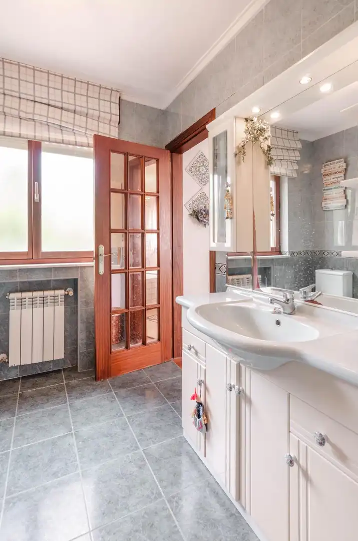 Baño de Casa o chalet en venta en Pravia con Calefacción, Jardín privado y Parquet