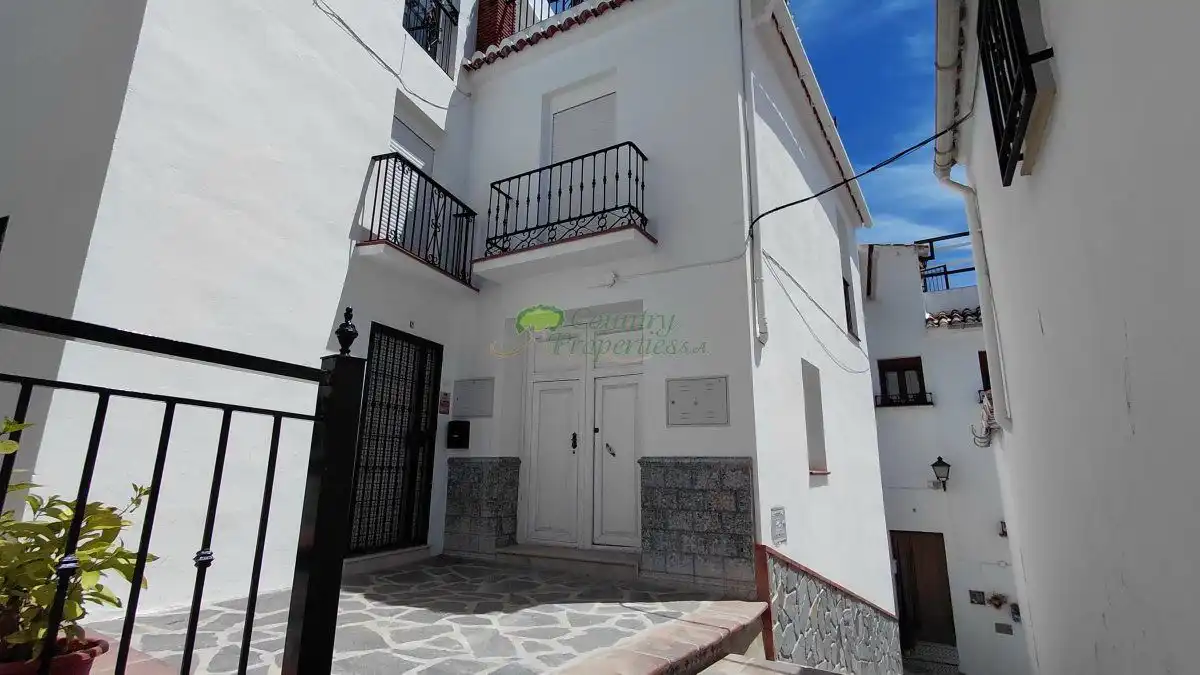 Vista exterior de Casa o xalet en venda en Canillas de Albaida amb Traster, Balcó i Internet