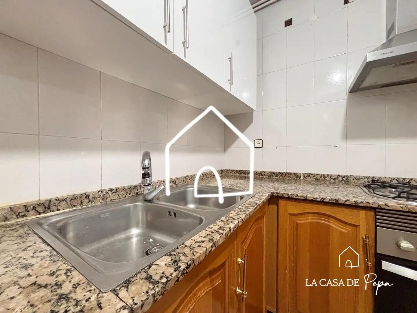 Cuina de Planta baixa en venda en Viladecans amb Calefacció, Terrassa i Alarma