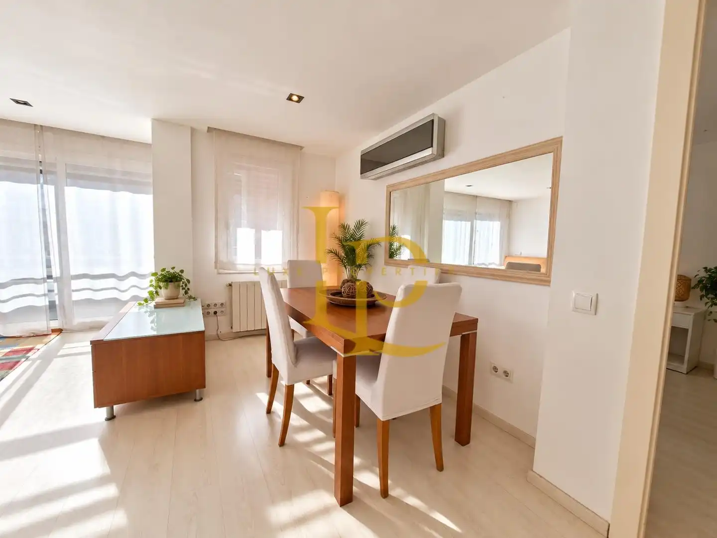 Dining room of Flat for sale in Cerdanyola del Vallès  with Air Conditioner, Heating and Oven