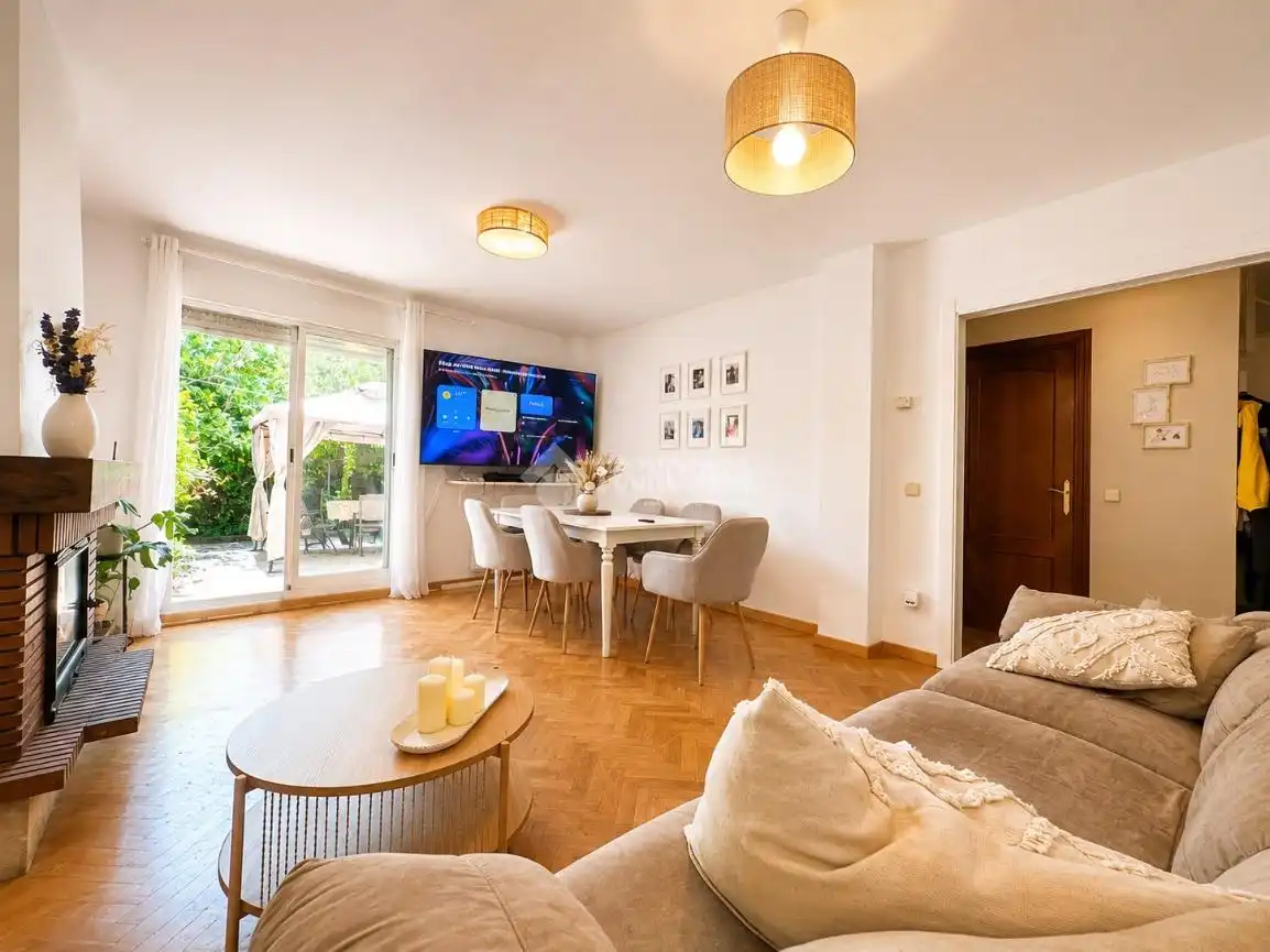 Sala de estar de Casa adosada en venta en Alcalá de Henares con Aire acondicionado, Calefacción y Parquet