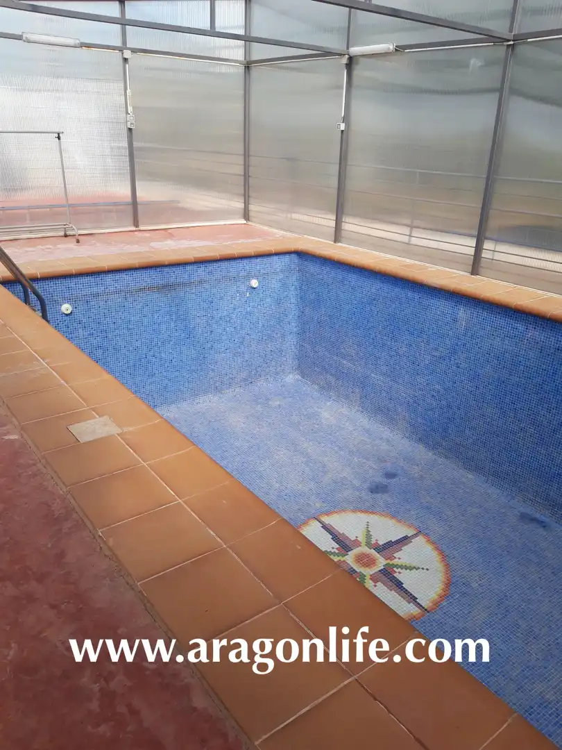 Piscina de Finca rústica en venta en Caspe con Amueblado