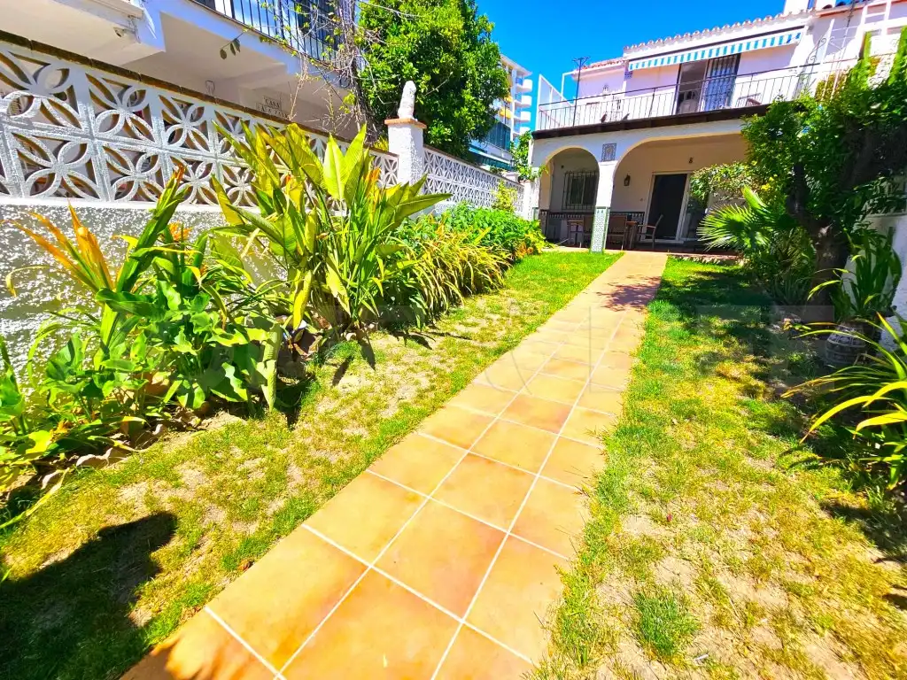 Jardí de Casa adosada en venda en Benalmádena amb Terrassa i Moblat