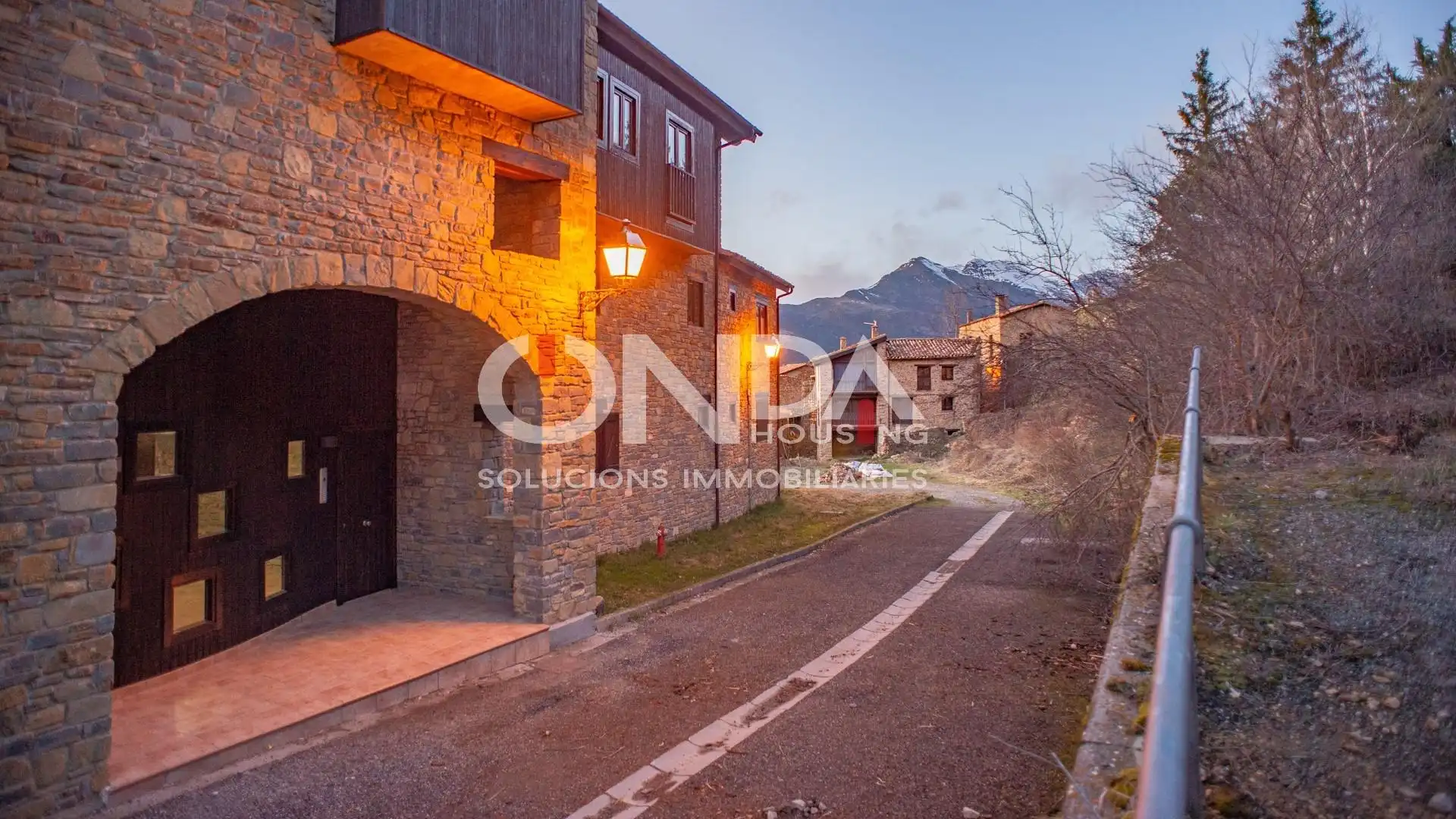 Vista exterior de Piso en venta en El Pont de Suert con Calefacción, Terraza y Amueblado