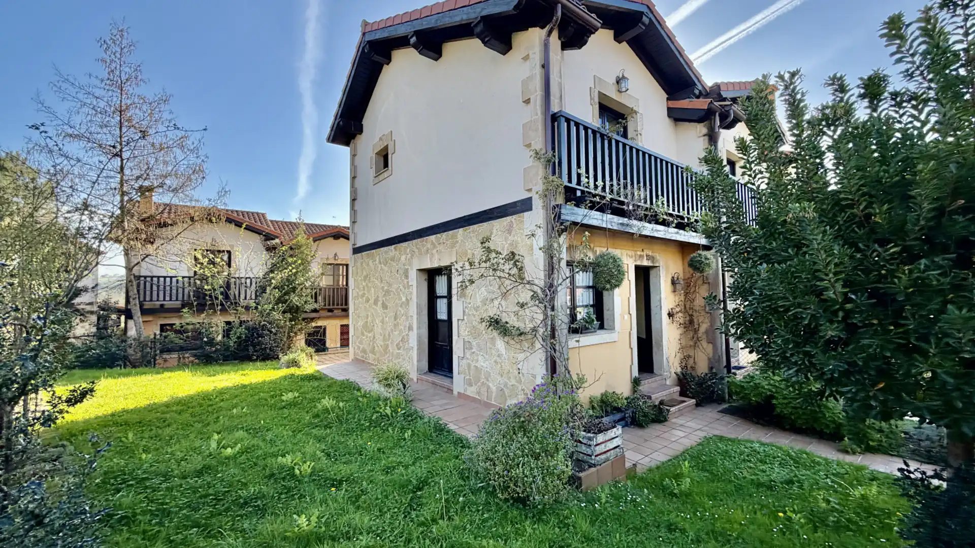 Vista exterior de Casa adosada en venta en Santillana del Mar con Calefacción, Jardín privado y Amueblado
