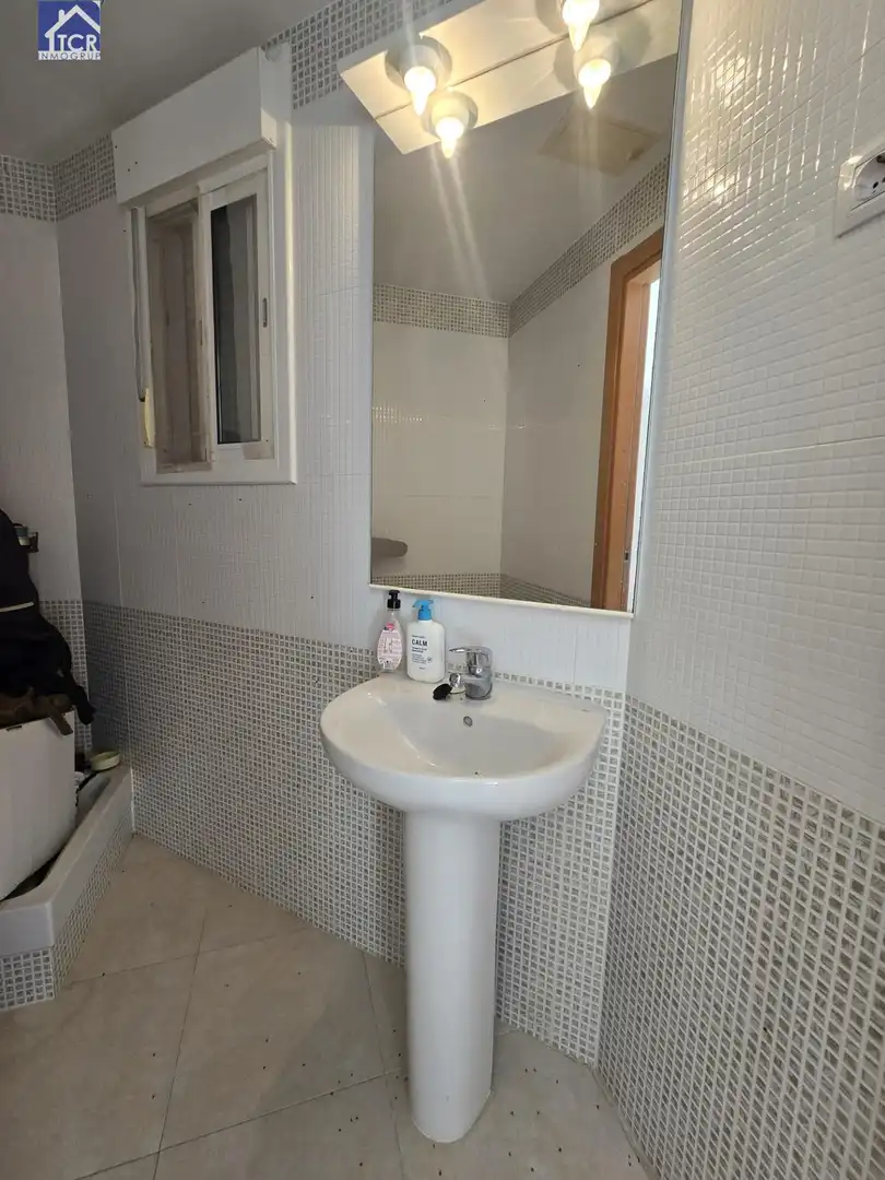 Badezimmer von Wohnung zum Verkauf in Camarles mit Klimaanlage, Balkon und Gemeinschaftspool