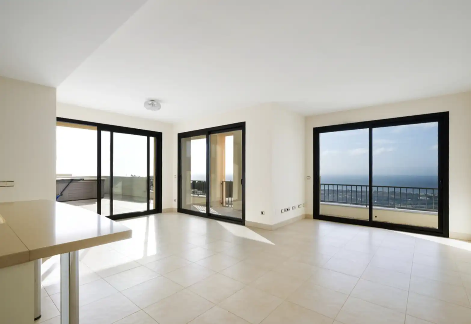 Penthouse with terrace for sale in Río Real - Los Monteros