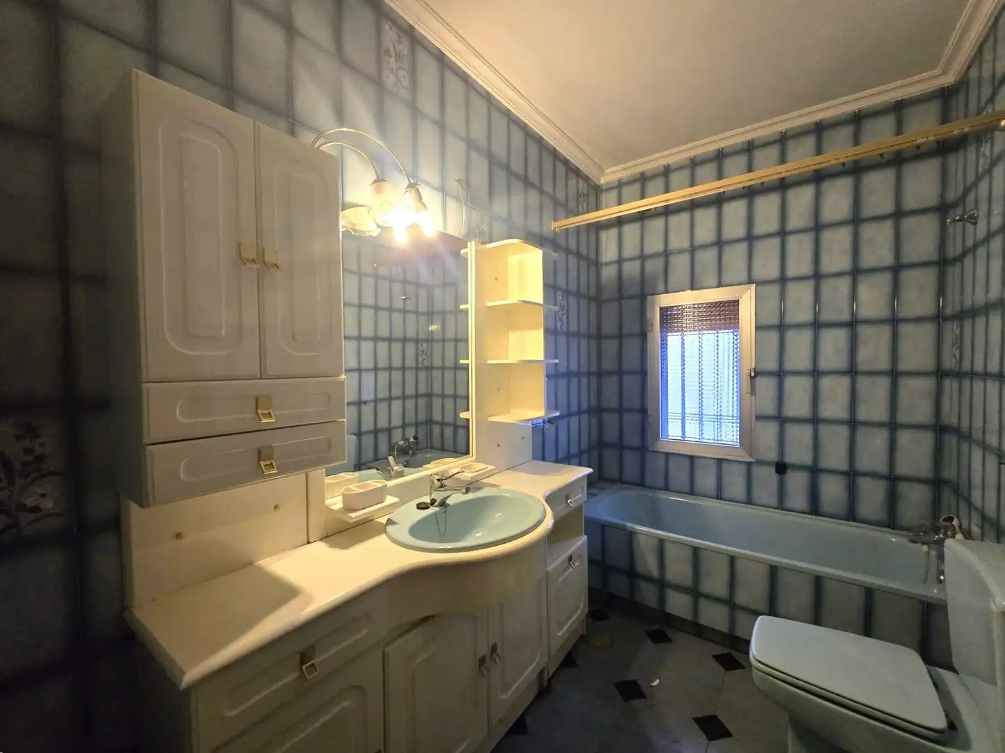 Baño de Piso en venta en Plasencia con Aire acondicionado, Parquet y Terraza