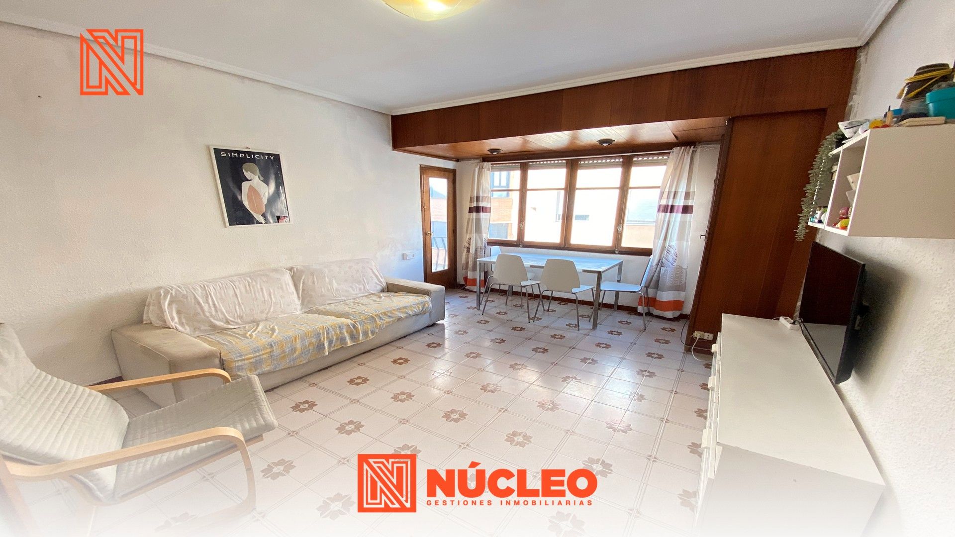 Sala d'estar de Pis en venda en Castellón de la Plana / Castelló de la Plana amb Moblat i Balcó