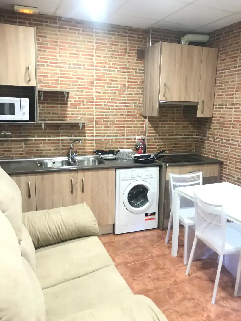 Cuina de Apartament de lloguer en Ciudad Real amb Moblat